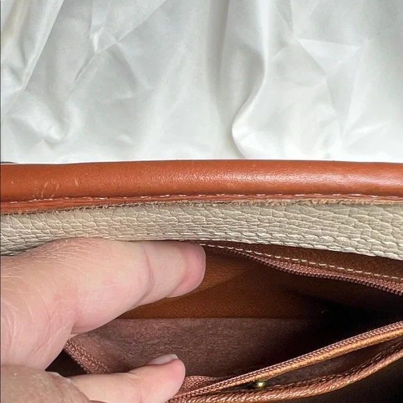 Dooney & Bourke Vintage Cream and Brown Shoulder Bag and Matching Wallet - Picture 8 of 16
